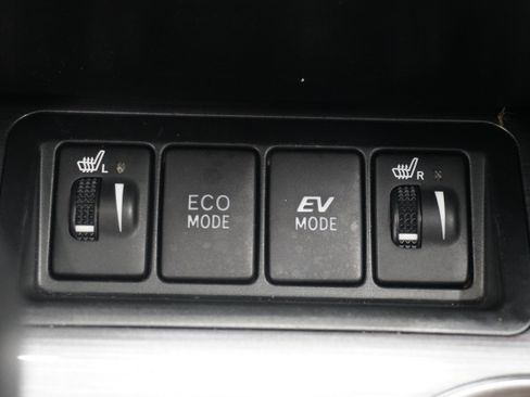 Used 2014 Toyota Camry XLE w/ Leather Package FWD image 21