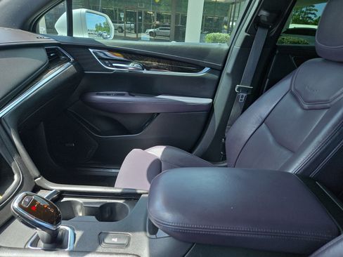 Used 2017 Cadillac XT5 Luxury w/ Driver Awareness Package FWD image 16