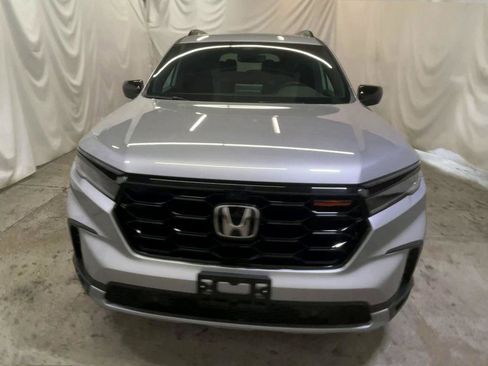Certified 2025 Honda Pilot TrailSport image 3