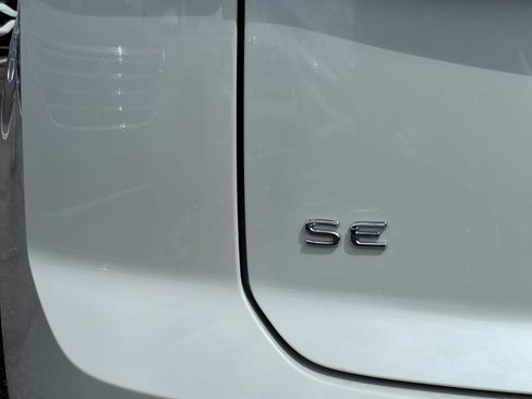 New 2026 Volkswagen Atlas Cross Sport SE FWD image 9