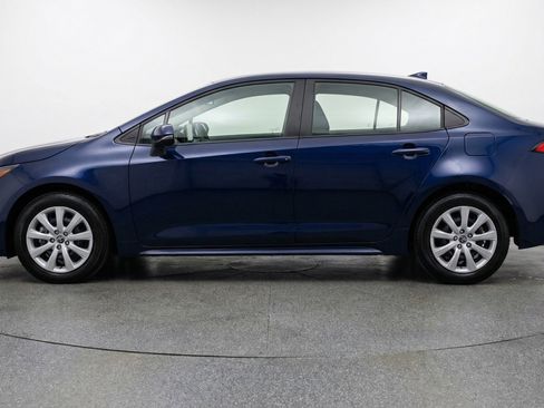 Used 2025 Toyota Corolla LE FWD image 5