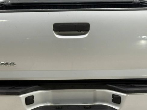 Used 2012 Toyota Tacoma 4x4 Access Cab V6 w/ TRD Sport Pkg image 11