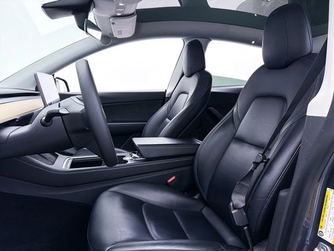 Used 2021 Tesla Model Y Performance image 18