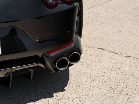 Used 2018 Ferrari 812 Superfast RWD image 16