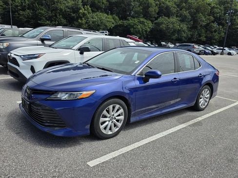 Used 2018 Toyota Camry LE FWD image 14