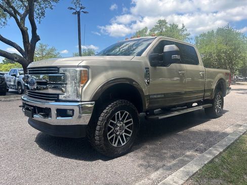 Used 2017 Ford F250 Lariat w/ Lariat Value Package AWD/4WD image 2