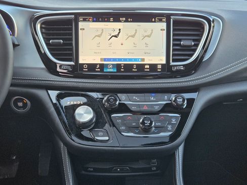 New 2026 Chrysler Pacifica Limited image 14