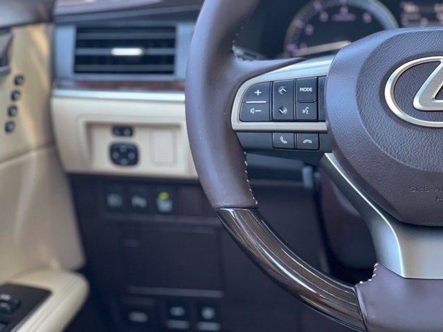 Used 2016 Lexus ES 350 w/ Luxury Package w/Wood Trim FWD image 33