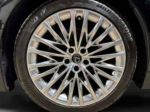 Used 2024 Lexus LS 500 AWD w/ Interior Upgrade Package image 37