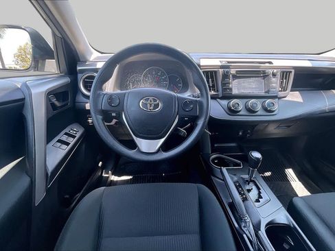 Used 2016 Toyota RAV4 LE FWD image 5
