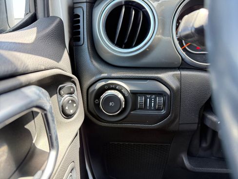 Used 2022 Jeep Wrangler Unlimited Sahara image 18