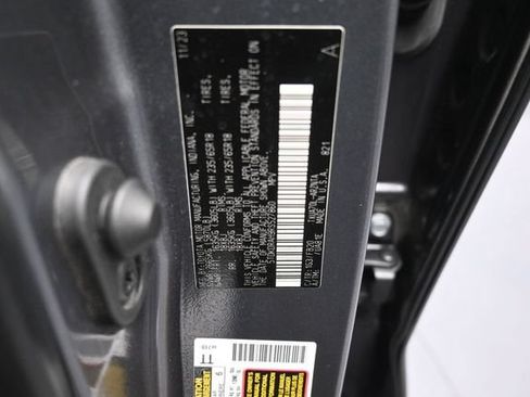 Used 2024 Toyota Highlander LE FWD image 18