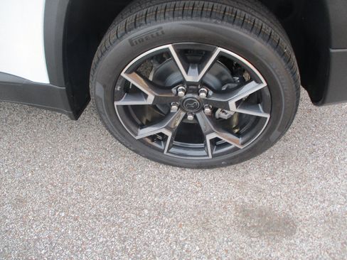 New 2026 Jeep Cherokee Overland w/ Advanced Pro Tech Group AWD/4WD image 25