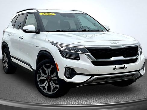 Used 2022 Kia Seltos SX w/ Sunroof Package AWD/4WD image 2