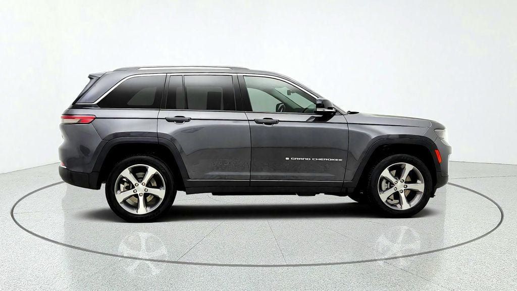 Used 2023 Jeep Grand Cherokee 4WD 4xe image 4