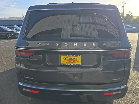 Used 2022 Jeep Wagoneer Series III w/ Premium Group I AWD/4WD image 5