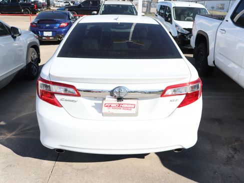 Used 2013 Toyota Camry XLE image 10