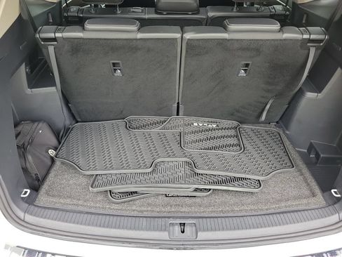 Used 2024 Volkswagen Atlas SE w/ Black Wheel Package FWD image 7