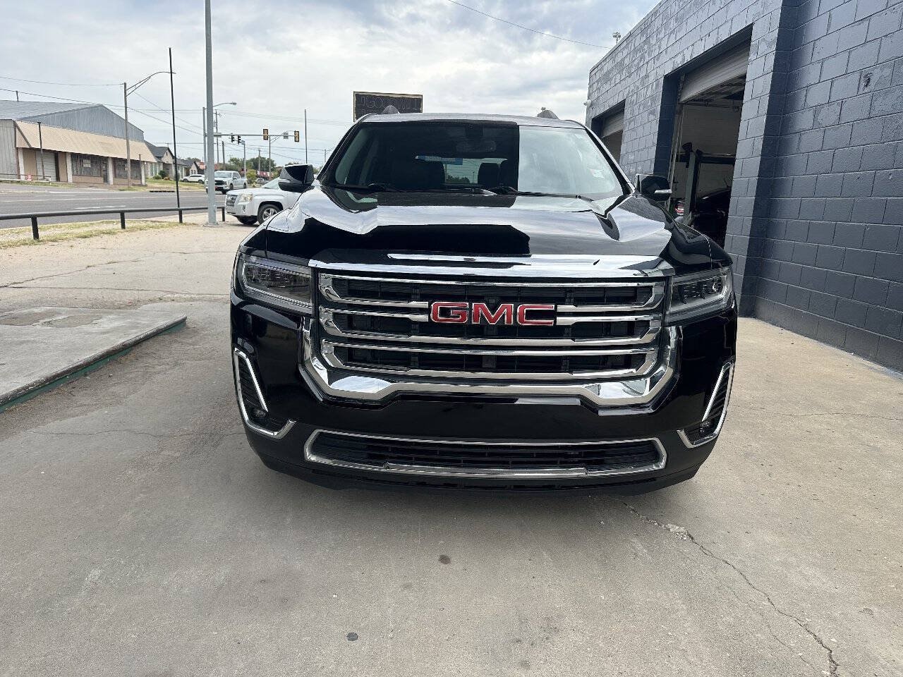 Used 2020 GMC Acadia SLT AWD/4WD image 3