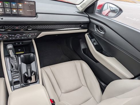 Used 2023 Honda Accord Touring image 11