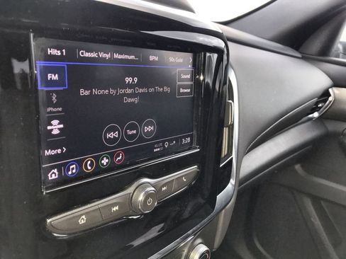 Used 2023 Chevrolet Traverse LT image 16