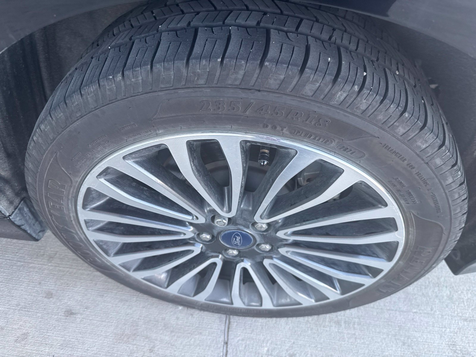 Used 2018 Ford Fusion SE w/ Fusion SE Technology Package FWD image 15