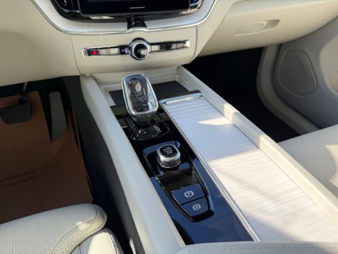 New 2026 Volvo XC60 B5 Ultra w/ Protection Package Premier image 13