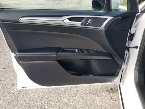 Used 2019 Ford Fusion SE image 28