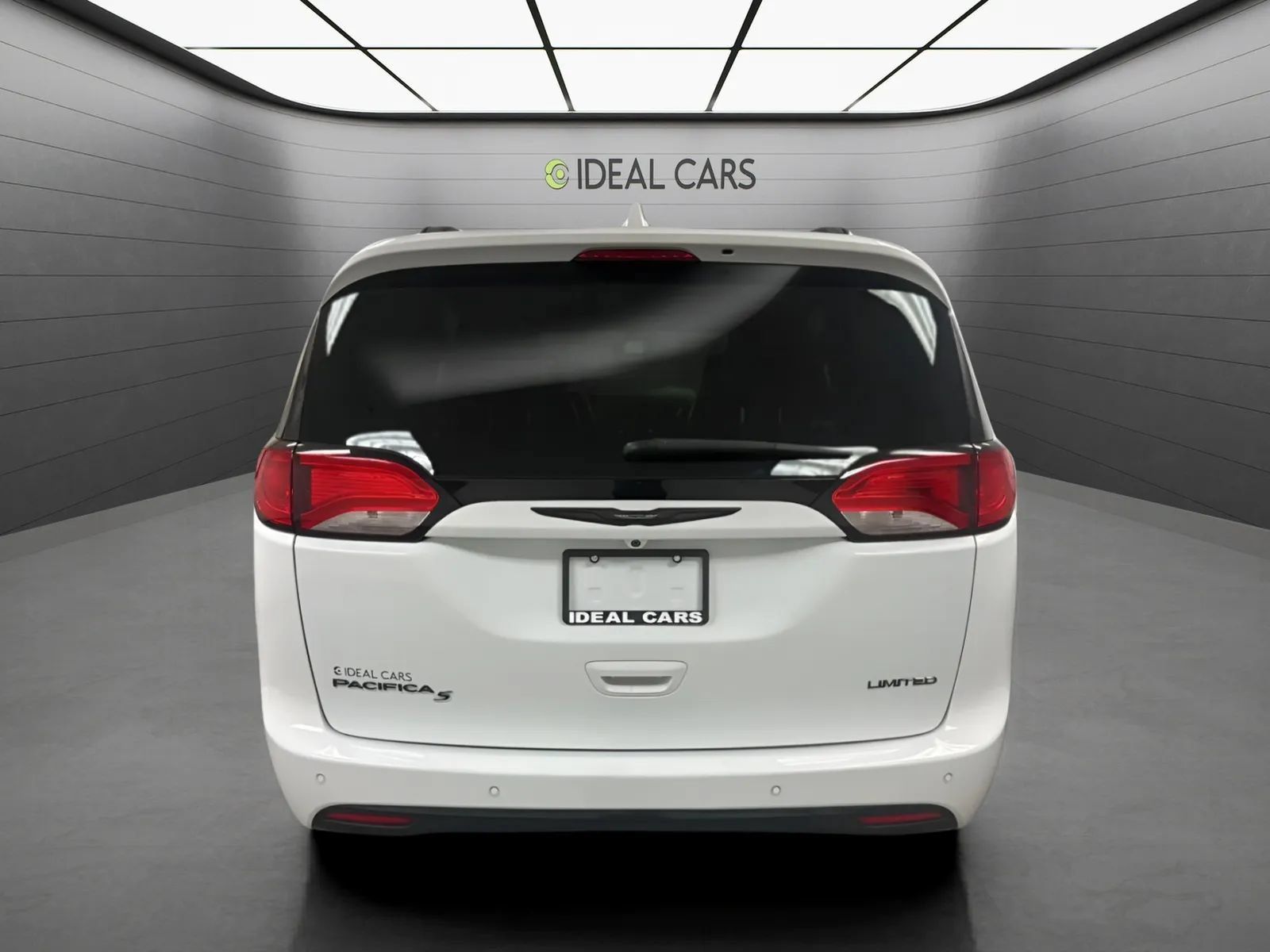 Used 2018 Chrysler Pacifica Limited w/ Advanced Safetytec Group FWD image 6