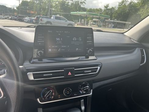 Used 2021 Kia Seltos LX AWD/4WD image 22