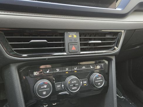 Used 2024 Volkswagen Taos SE image 26