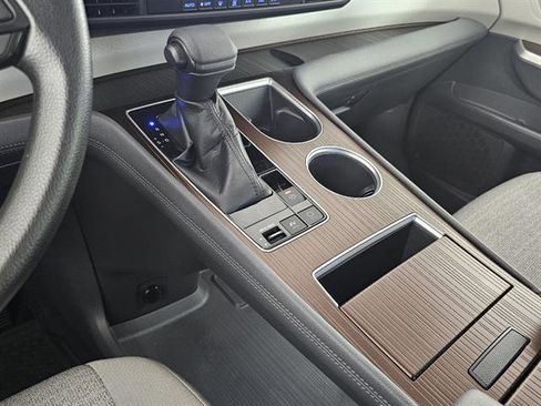 Used 2023 Toyota Sienna LE image 41