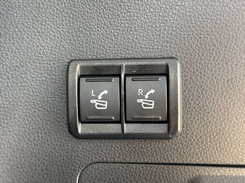 Used 2025 Toyota Sequoia Capstone AWD/4WD image 44
