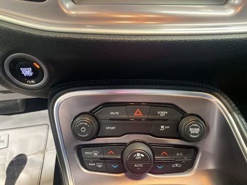 Used 2022 Dodge Challenger SXT image 20