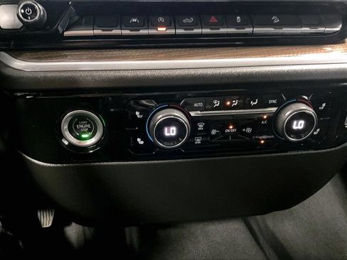 Used 2022 Chevrolet Silverado 1500 LT AWD/4WD image 24