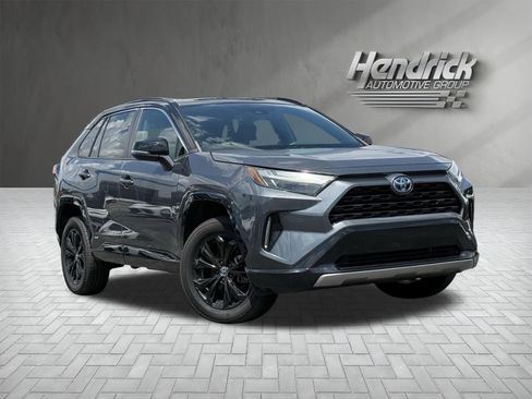 Used 2022 Toyota RAV4 XSE AWD/4WD image 2