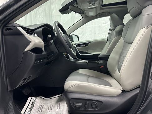 Used 2025 Toyota RAV4 XLE Premium image 14