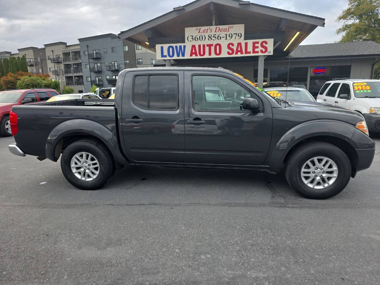 Used 2015 Nissan Frontier SV w/ SV Value Truck Package RWD image 4