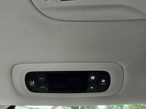 Used 2022 Chrysler Voyager LX FWD image 20