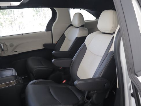 New 2026 Toyota Sienna Platinum AWD/4WD image 11