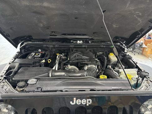 Used 2015 Jeep Wrangler Rubicon w/ Power Convenience Group AWD/4WD image 43