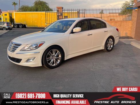 Used 2013 Hyundai Genesis 3.8 w/ Premium Pkg RWD image 3