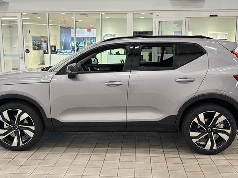New 2026 Volvo XC40 B5 Plus w/ Climate Package image 8