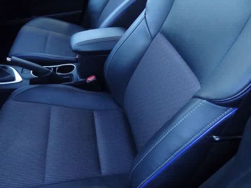 Used 2018 Toyota Corolla SE w/ Carpet Mat Package (TMS) FWD image 9