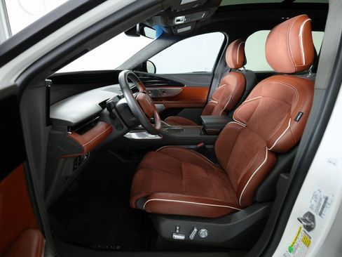 Used 2024 Lincoln Nautilus Black Label image 16