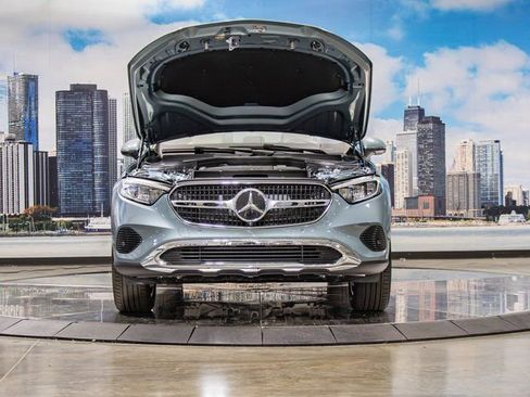 Used 2026 Mercedes-Benz GLC 300 4MATIC image 4