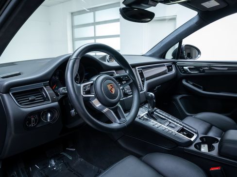 Used 2017 Porsche Macan Turbo AWD/4WD image 19