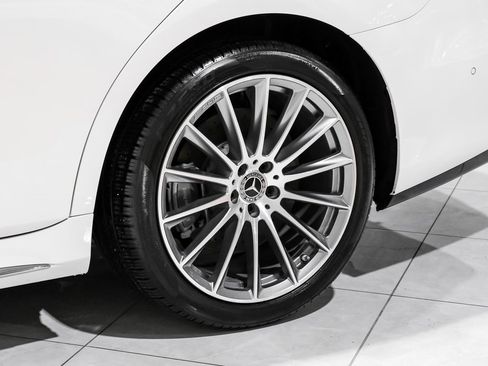 Used 2022 Mercedes-Benz S 500 4MATIC w/ AMG Line Package image 54