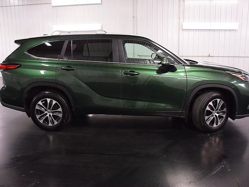 Used 2023 Toyota Highlander XLE image 8