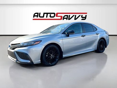 Used 2022 Toyota Camry SE w/ Carpet Mat Package (TMS) AWD/4WD image 3